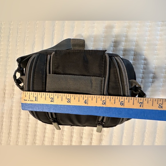 Case Logic Medium Camera Bag Case w/shoulder strap - Picture 5 of 8